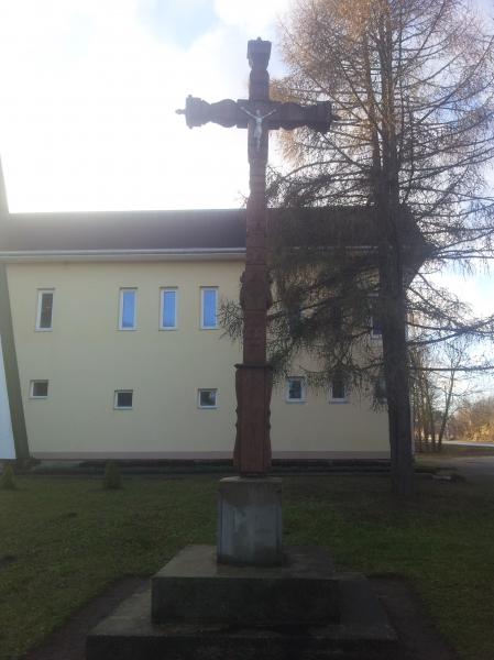 Kryžius Grūžių Švč. Mergelės Marijos bažnyčios šventoriuje